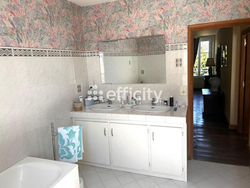 Maison - 201 m² - 7 pièces