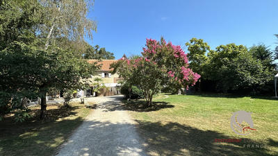 Maison - 530 m² - 21 pièces