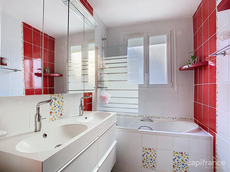 Maison - 96 m² - 5 pièces