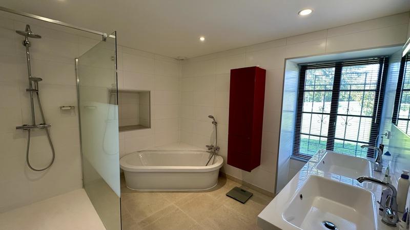 Maison - 235 m² - 6 pièces