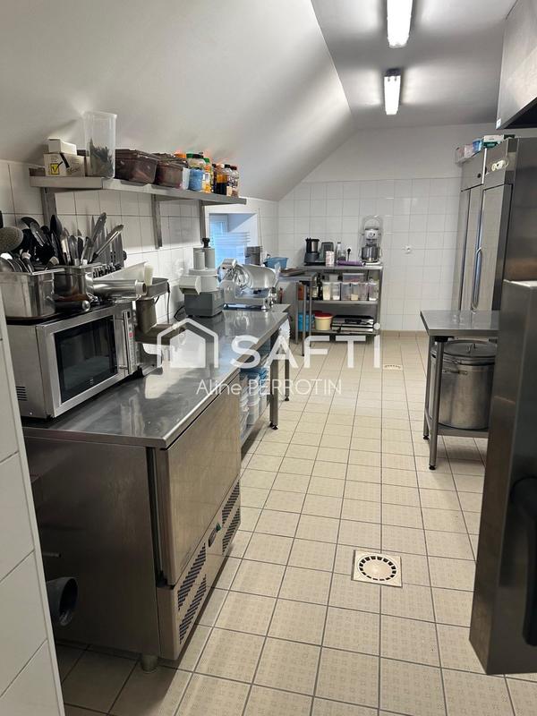 Local commercial - 180 m² - 5 pièces