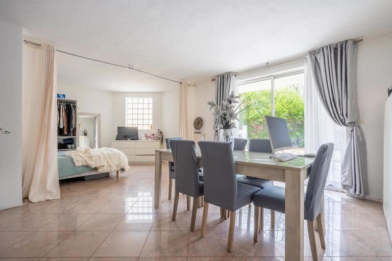 Maison - 330 m² - 11 pièces