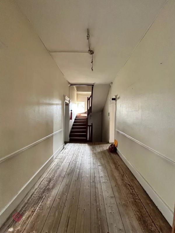 Maison - 300 m² - 15 pièces