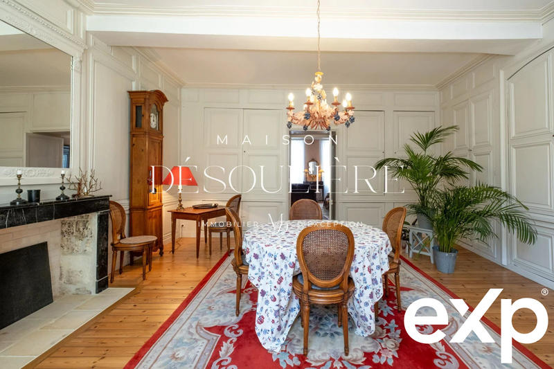 Maison - 300 m² - 7 pièces