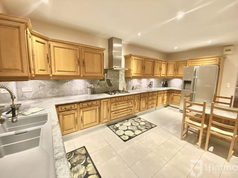 Maison - 197 m² - 7 pièces