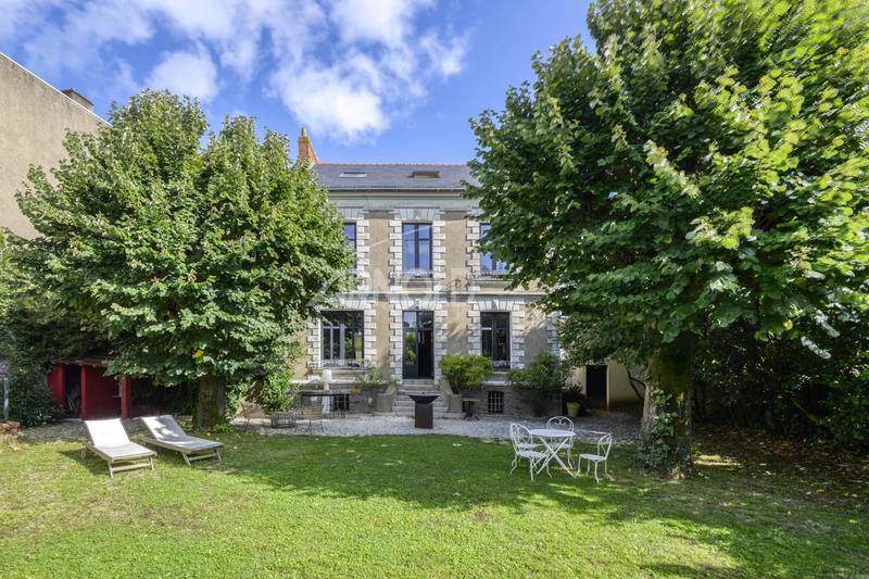 Maison - 198 m² - 10 pièces