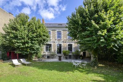 Maison - 198 m² - 10 pièces