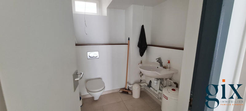 Local commercial - 197 m² - 4 pièces
