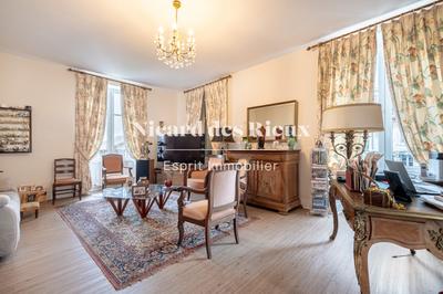 Maison - 264 m² - 10 pièces