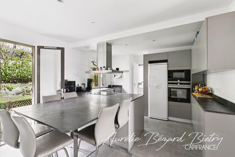 Maison - 181 m² - 8 pièces