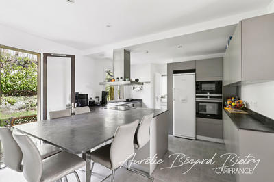 Maison - 181 m² - 8 pièces