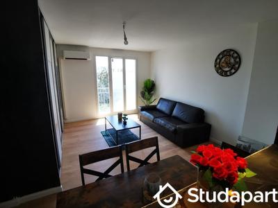 Chambre - 11 m² - 1 pièce