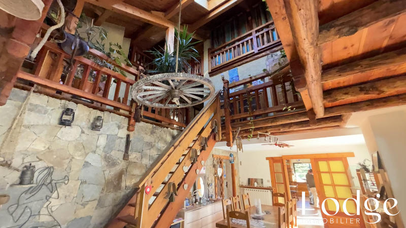 Maison - 320 m² - 8 pièces