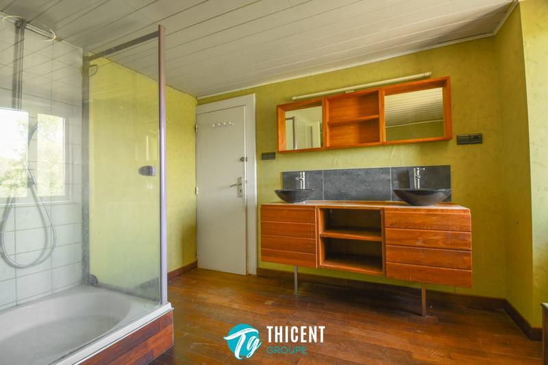 Maison - 210 m² - 6 pièces