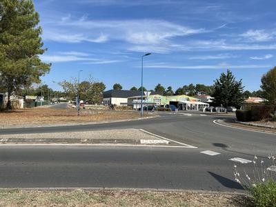 Local commercial - 1 266 m² - 3 pièces