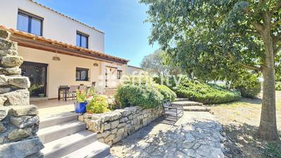 Pavillon - 211 m² - 8 pièces