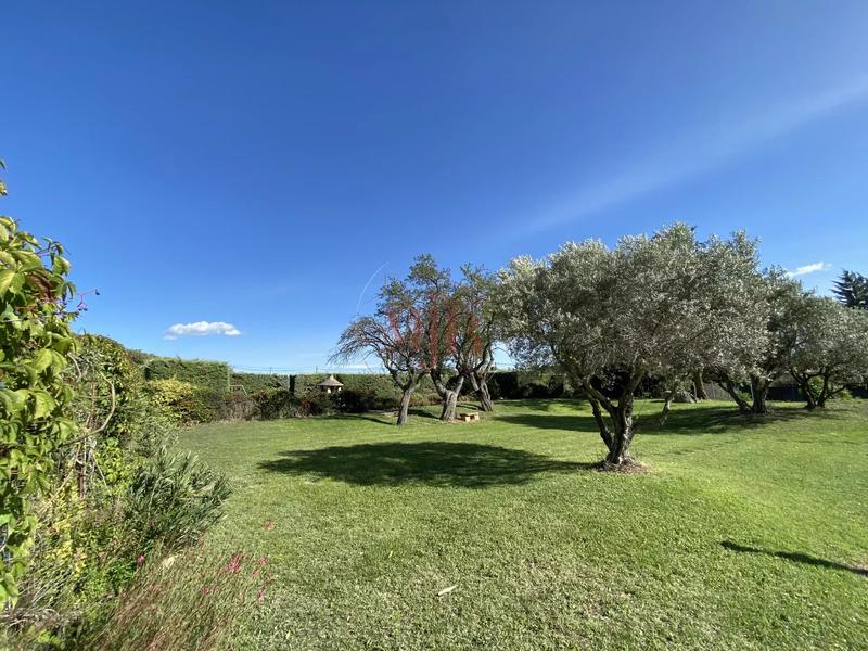 Propriété - 370 m² - 26 pièces