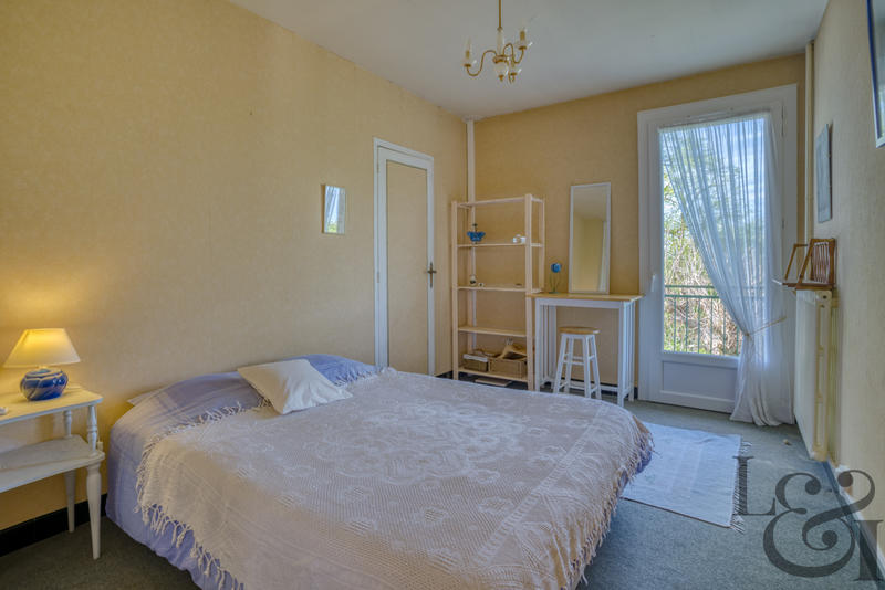 Maison - 208 m² - 9 pièces