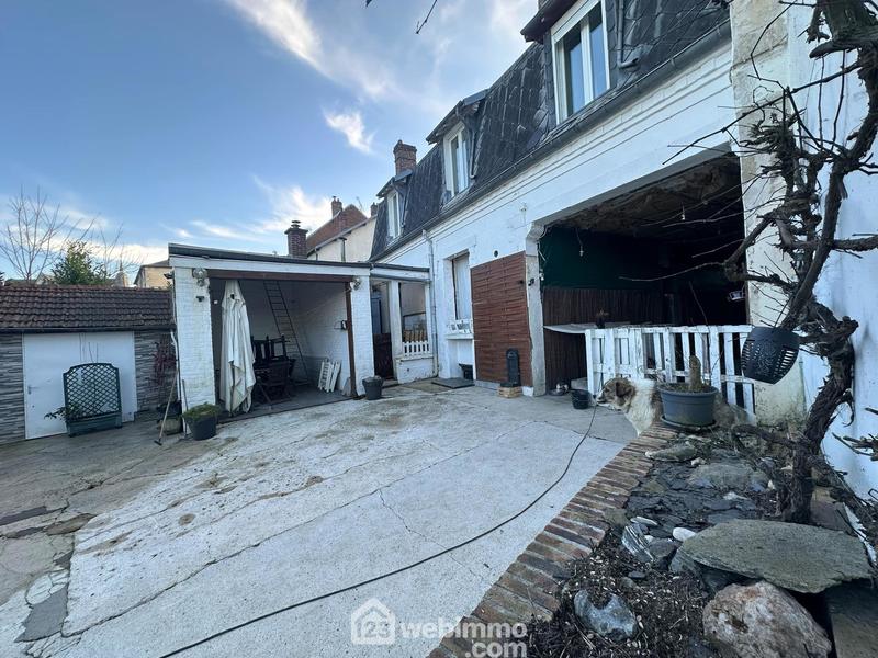 Maison - 181 m² - 9 pièces