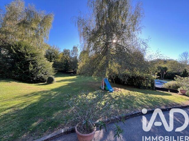 Maison - 203 m² - 7 pièces