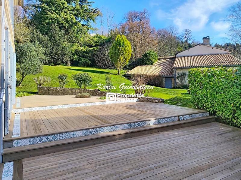 Maison - 208 m² - 6 pièces