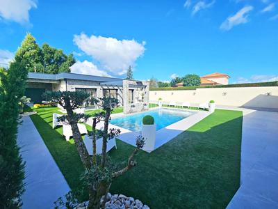 Maison - 255 m² - 6 pièces