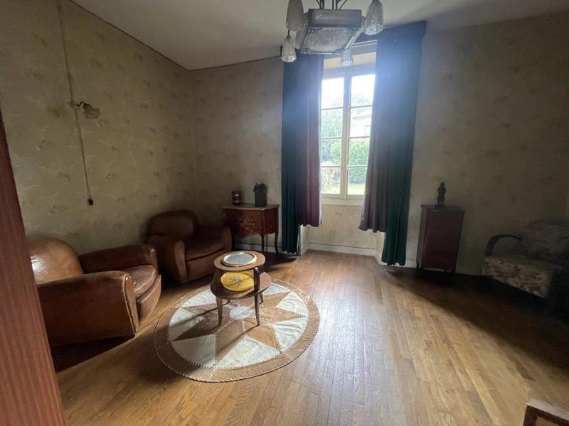 Maison - 277 m² - 10 pièces