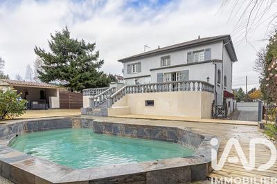 Maison - 307 m² - 10 pièces