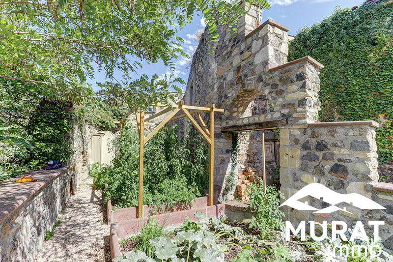 Maison - 440 m² - 8 pièces