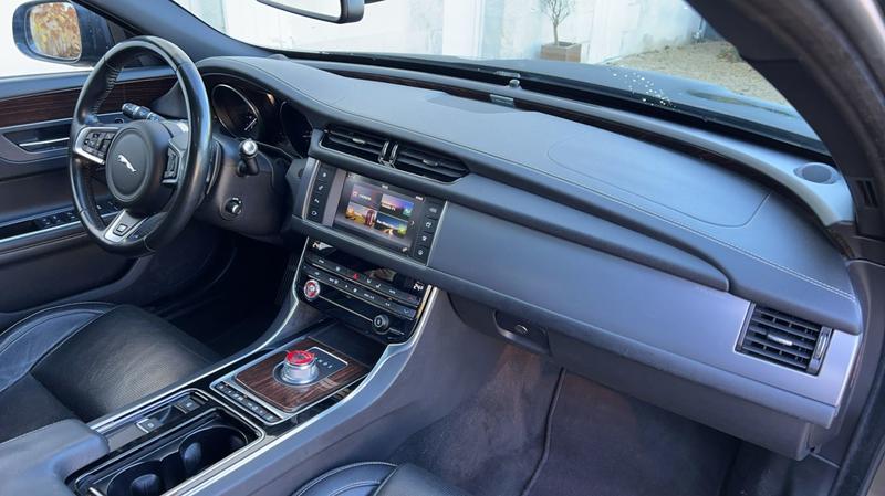 Jaguar Xf 2.0 d 180 Bva8 R-Sport - Automatique Toit ouvrant