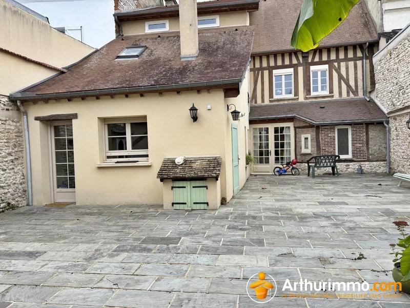 Maison - 228 m² - 9 pièces