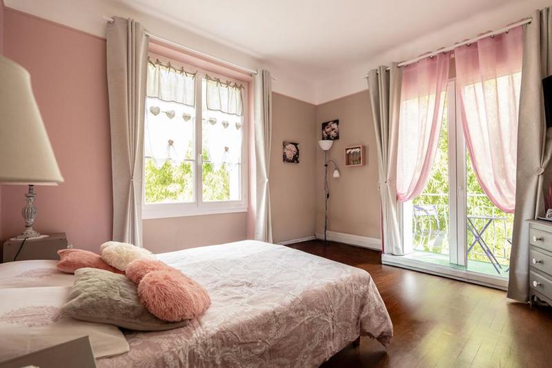 Maison - 296 m² - 14 pièces