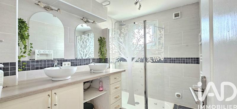 Maison - 178 m² - 8 pièces