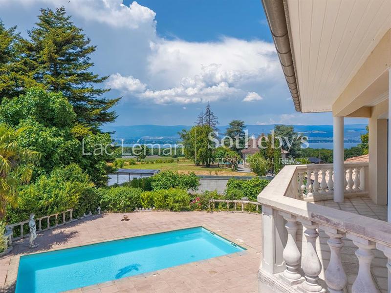 Maison - 210 m² - 6 pièces