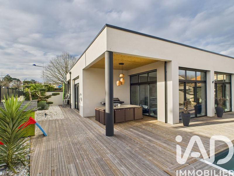 Maison - 210 m² - 6 pièces