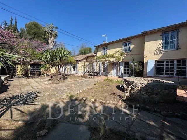 Villa - 136 m² - 10 pièces