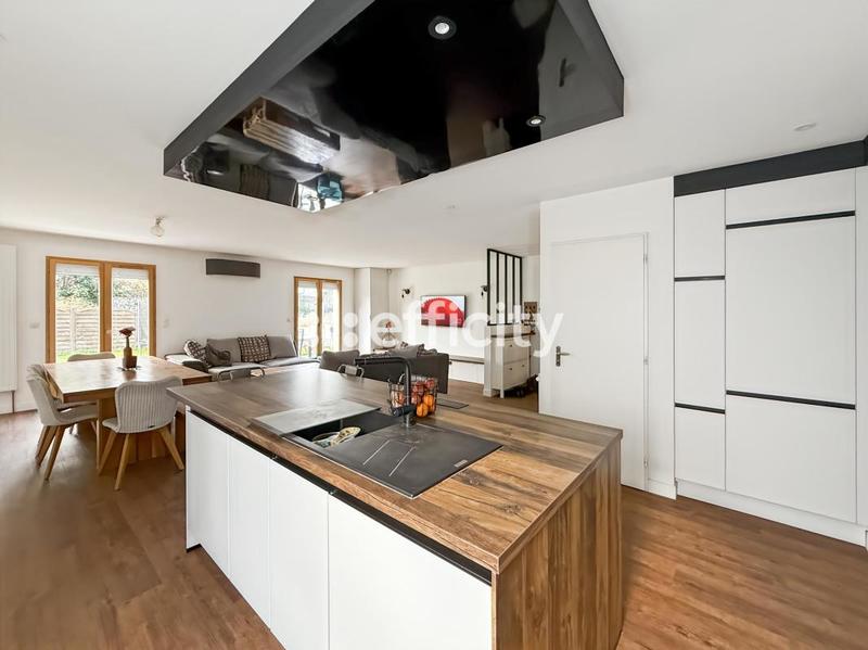 Pavillon - 133 m² - 6 pièces