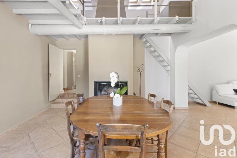 Maison - 220 m² - 5 pièces