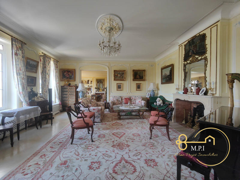 Château - 779 m² - 13 pièces