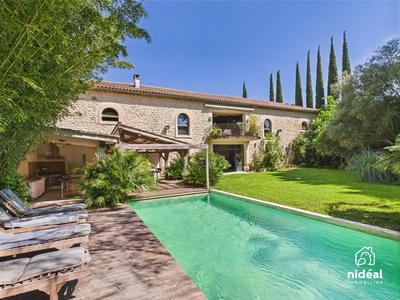 Mas - 350 m² - 13 pièces