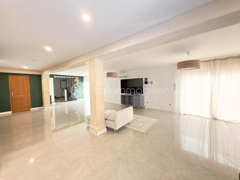 Maison - 185 m² - 6 pièces