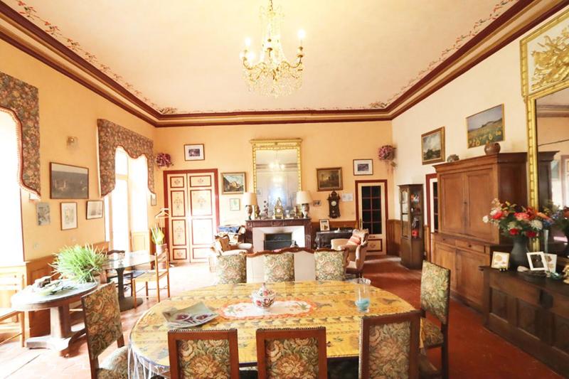 Demeure - 695 m² - 26 pièces