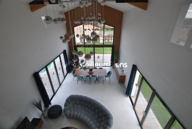 Propriété - 250 m² - 8 pièces