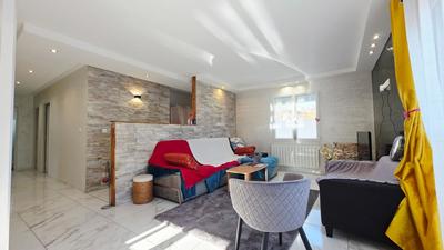 Maison - 94 m² - 4 pièces