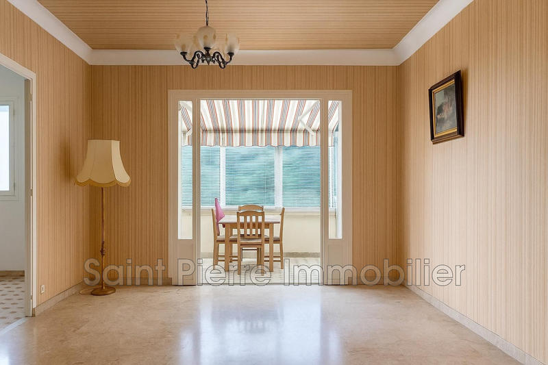 Maison - 305 m² - 6 pièces