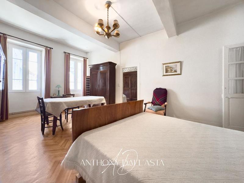 Maison - 207 m² - 6 pièces