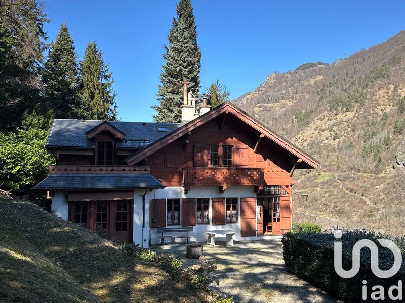 Châlet - 240 m² - 10 pièces