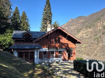 Châlet - 240 m² - 10 pièces