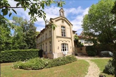 Maison ancienne - 232 m² - 8 pièces