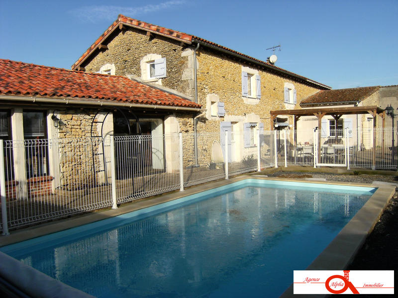 Maison ancienne - 310 m² - 10 pièces